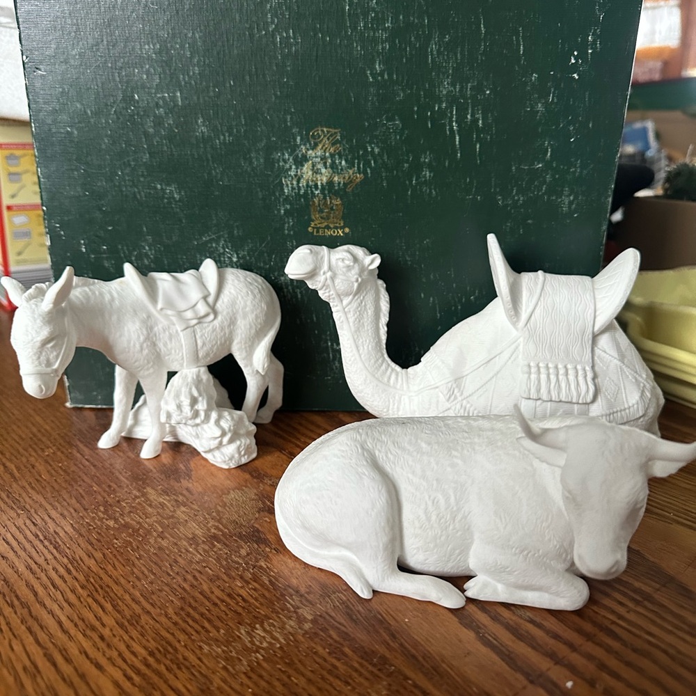 Lenox The Nativity White Figurine Collection